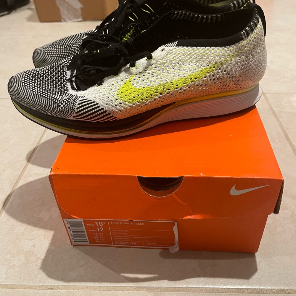 Nike Flyknit Racer - Picture 5 of 6